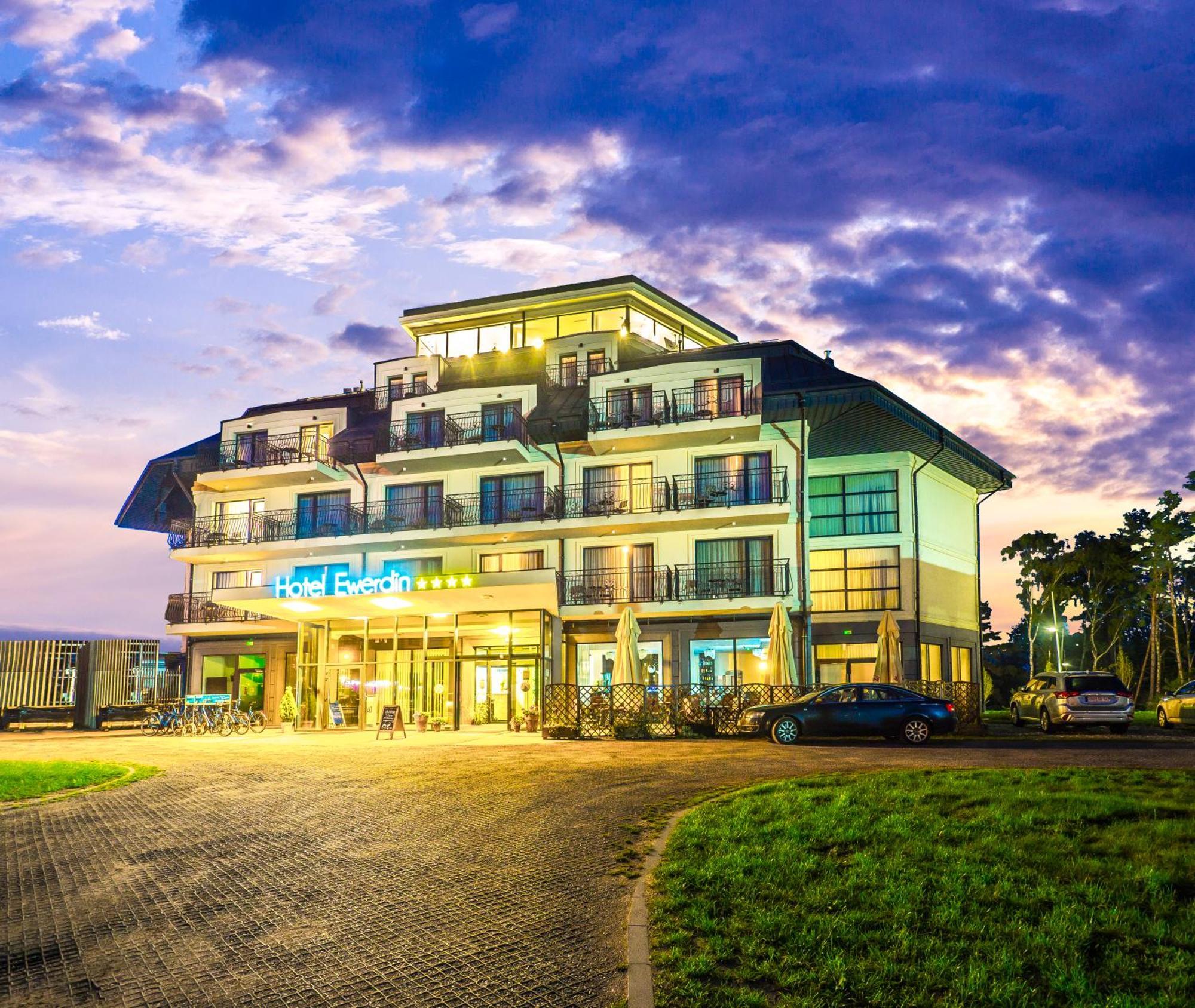 Hotel Ewerdin Свиноуйсьце Экстерьер фото